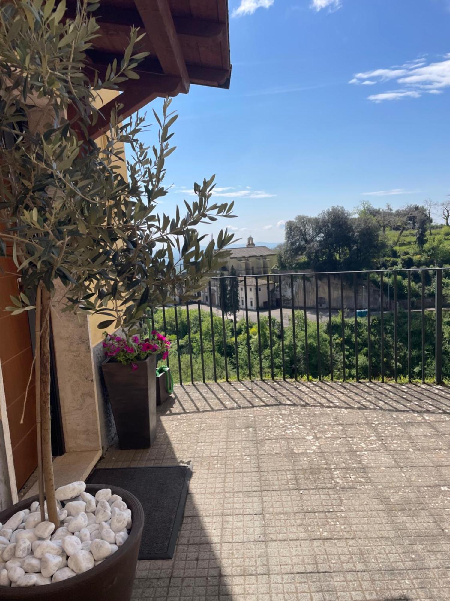 Casa Checca Appartamenti Per Vacanze Caprarola Exterior foto